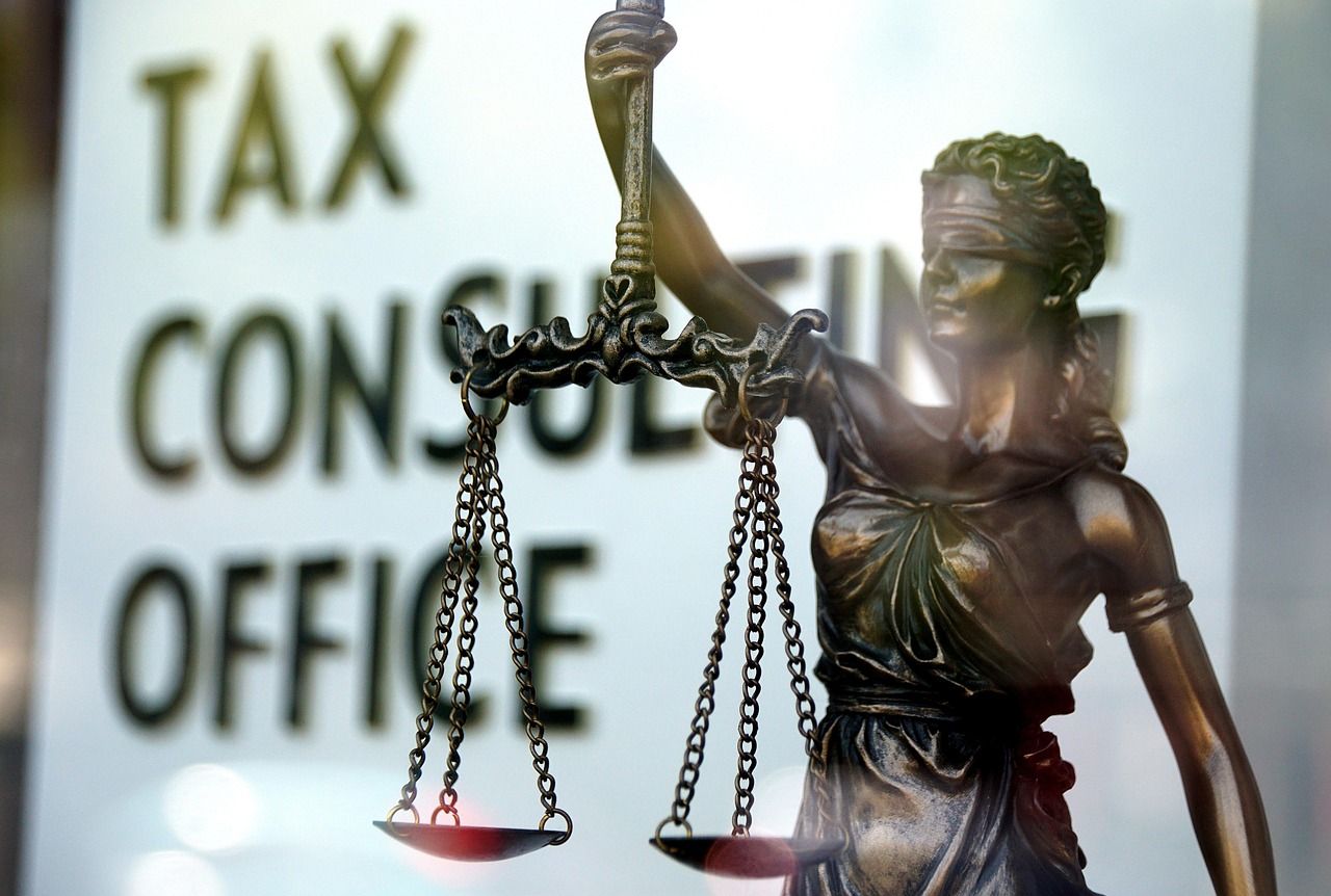 découvrez des stratégies efficaces d'optimisation fiscale pour réduire vos impôts légalement et maximiser vos revenus.