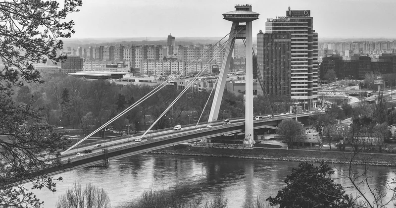 Pont entre deux mondes : la culture et la technologie